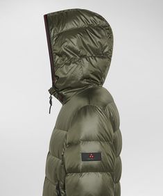 Down jacket in ripstop nylon, with horizontal quilting. The lightweight fabric is tear resistant thanks to the characteristic square structure. The padding creates a soft, warm and lightweight volume. The elastic drawstrings around the high collar hood and hem mean that this model can be modelled to the body, increasing its thermal comfort. Dual pull zip closing and welt pockets, with contrasting edging. A fresh and young interpretation of metropolitan sportswear.. Central closure with double-slider zipLength: shortNatural down paddingFixed hoodTear-resistant ripstop nylon Hair Necklace, Moccasin Flats, Suit Bag, Ripstop Fabric, Sophia Webster, Twin Set, Beach Accessories, Work Bags, Wedge Boots