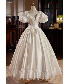 Get 10% off now! Buy bubble sleeved lace princess ballgown wedding dress with bowknots at wholesale price online. Free shipping and pro custom service since 2009. Princess Ballgown Wedding Dress, Victorian Ballgown, Gothic Victorian Dresses, Princess Ballgown, Ballgown Wedding Dress, Lace Party Dress, Dama Dresses, Wedding Dresses Princess Ballgown, Ballgown Wedding