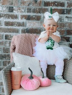 starbucks bow Baby Starbucks Costume, Pink Drink Refresher, Starbucks Theme, Starbucks Costume, Barista Apron, Sweet Pictures, Pink Drink, Starbucks Logo