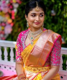 Thalambralu Saree Blouse Designs, Thalambralu Saree, Yellow Sarees, Jewellery Styling, Saree Model, Sari Blouses, Latest Indian Jewellery, Silk Saree Blouse Designs Patterns, Bridal Blouses