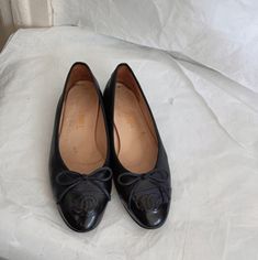 Good Pre Owned Condition Light Marks Still Spectacular Shoes All My Items Are Authentic Please Check The Photos All The Sales Are Final Shoes Chanel, Leather Cap, Chanel Black, Cc Logo, Chanel Shoes, Flat Shoes Women, Ballet Flats, Loafer Flats, Loafers