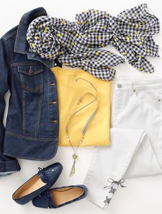 Yellow Stripes Outfit, Gingham Scarf, Mode Ab 50, Yellow Tops, Yellow Blazer, Black Gingham, Blazer White, Sweater Scarf, Butter Yellow