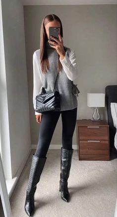 What Em Wore, Old Money Outfits For Women, Old Money Outfits Women, Old Money Fashion, Outfit Botas, Old Money Outfits, Look Legging, Money Fashion, Look Office