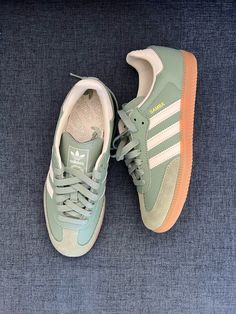 Green Adidas Forum Low, Green Vintage Shoes, Green Shoes For Women, Cool Shoes Women Sneakers, Samba Adidas Green, Adidas Green Sneakers, Cool Sneakers Aesthetic, Green Sambas Adidas, Green Things Aesthetic