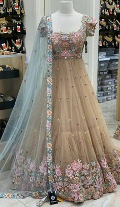 Gown Dress Party Wear, Bridal Dresses Vintage, Indian Wedding Gowns, Gown Party Wear, Lehnga Dress, Half Saree Designs, Long Dress Design, Pakistani Bridal Dresses, Indian Gowns