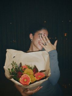 vintage looking photo of girl holding flowers Dinner Date Aesthetic, Spoiled Girlfriend, Couples Dinner, Gifts For Girlfriends, Dream Dates, Girlfriends Day, Night Flowers, Gifts For Girlfriend, Night Pictures