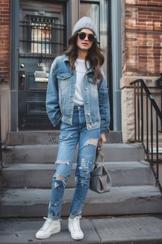 Pack light without sacrificing style. See how boyfriend jeans adapt to city breaks, beach getaways, and more. 20 Women's casual outfit ideas boyfriend jeans. City Break Outfit, Casual Outfit Ideas, Pack Light