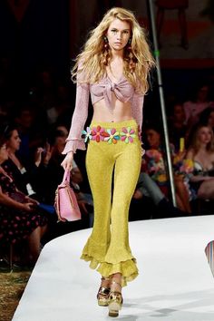 Runway Fashion Couture, Vintage Runway, Runway Outfits, Casual Day Dresses, Jeremy Scott, 2000s Fashion, Look Cool, Feminine Style