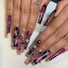 Goth Nails Grunge Black And Pink, Pink Goth Nails Grunge, Pink And Black Junk Nails, Scene Acrylic Nails, Y2k Simple Nails, Nail Ideas Pink And Black, Goth Acrylics, Emo Y2k Nails, Nails Black And Pink