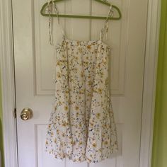 Nwot Modcloth Floral, Spaghetti-Strap Sundress Size L Fully Lined, Adjustable Tie Straps, Ruffle Detail Neckline Is Elastic So Can Also Be Worn As A Halter Nwot- Worn One Time For A Few Hours Non Smoking Home With No Pets Urban Outfitters Floral Sundress For Beach, Urban Outfitters Sleeveless Summer Sundress, Urban Outfitters Sleeveless Beach Sundress, Spring V-neck Sundress From Urban Outfitters, Urban Outfitters V-neck Summer Sundress, Modcloth Dresses, Mod Cloth Dresses, Floral Sundress, Sundress