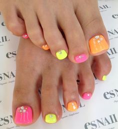 Love the colors! Fun Summer Nails, Toe Nail Designs, Toe Nail Art, Nail Art Summer, Manicure E Pedicure, Nail Polishes