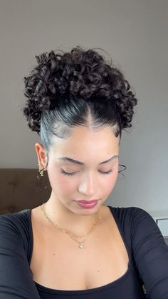 📌 curly hairstyles, lightskin girl, curly head, edges, buns, afro hairstyles, edges, got2b glue, gel, summer hair inspo, hair up inspo 🐇 Hairstyles Edges, Curly Hairstyles Cute, Curly Hair Bun Styles, Edges Hairstyles, 3c Curls, Summer Hair Inspo, Natural Bun Hairstyles, Quick Curly Hairstyles, Curly Head