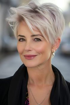 Undercut Haircuts For Women, Tapered Haircut For Women, Pixie Haircut Fine Hair, Haircuts For Older Women, Choppy Haircuts, Short Silver Hair, Tapered Haircut, Short Hair Pixie Cuts, Short Hair Trends