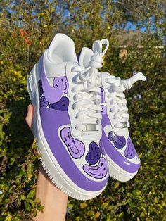 Purple smiley custom hand painted Air Force 1s Purple Nike Air Force, Purple Airforce 1, Air Forces Painted Ideas, Aesthetic Custom Shoes, Air Forces Design, Cute Air Force 1 Customs, Airforce 1 Paint, Custom Purple Air Force 1, Colored Air Force 1s