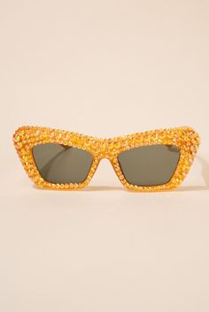 When you combine retro and edgy, you get this masterpiece of shades that will complement your every look. A well crafted Cat eye shaped sky blue frame lined with sky blue large and small rhinestones around the UV protection lens with a thick to the thin temple. Such trendy styles are perfect for women and men alike. Size• Length: 152 mm • Width: 51 mm• Temple: 140 mm QualityNon-polarized lenses with UV400 protection- 100% UV400 eye protection blocks glares. Durable, lightweight, smooth, high-qua Rhinestone Sunglasses, Pearl Shop, Blue Frame, Holiday Essentials, Retro Cats, Rectangle Sunglasses, Blue Frames, Pearl Set, Eye Shapes