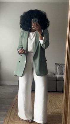 Blazer Corporate Outfit, Chic Plus Size Outfits Summer, Tan Business Casual Outfit, Fall Work Outfit Black Women, Baggy Slacks Outfit Work, Cute Dress Shirt Outfit, Jekalyn Carr Outfits, Chic Office Wear Women, Monochrome Outfit Work