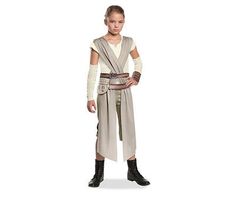 Tap into the Force and learn its ways in this The Force Awakens Rey costume. Her journey leads to learning about the power she holds within. Now, young fans of the popular character can embark on their own adventure. This outfit comes as a jumpsuit it has an attached apron and belt piece. It is modeled after Rey's appearance in the Star Wars: The Force Awakens. Your girl will impress even the Jedi with her skills. Rey Star Wars Costume, Disfraz Star Wars, Rey Costume, Star Wars Rey, Rey Cosplay, Girls Fancy Dress, Classic Star Wars, Star Wars Halloween, Star Wars Birthday Party