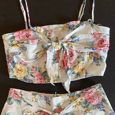 Forever 21 Two-Piece Floral Set Size Is Medium For Top And Bottoms (Never Worn) Cute Summer Day Out Sets, Spring Vacation Crop Top Matching Set, Spring Vacation Matching Set Crop Top, Matching Set Crop Top For Spring Vacation, Floral Print Summer Sets For Brunch, Summer Floral Print Sets For Brunch, Summer Floral Print Brunch Sets, Cute Spring Sets For Day Out, Cute Sets For A Day Out In Spring