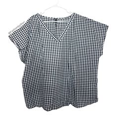 New, Never Used. Great For A Casual Or Daily Look, Maybe Work Outfit For Health Profesional Like A Scrub Top. The Fabric Is Stiff. Plaid Or Gingham Print. Color: White And Black Neckline: V Neck Size: 4xl Check The Measurement. Fit: Oversize Or Loose Fit Sleeve Type: Batwing Sleeve, Tunic Fabric: Non-Stretch, 76% Polyester, 20% Cotton, 4% Viscose Chest (Arm Pit To Arm Pit): 29.5" Length: 29.5" Sleeve: 12" All Measurements Are Approximate, Colors May Be Different Due To Photography And The Config Corduroy Top, Black Tunic Tops, Tie Dye Tunics, Black Gingham, Printed Tunic Tops, Black Tunic, Women Tunic Tops, Gingham Print, Tunic Styles