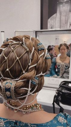 Medieval Hair Jewelry, Jasmine Inspired Hair, Medival Hairstyle Long Hair, Decorative Hairstyles, Georgian Hairstyles, Medieval Hair Styles, Ornate Hairstyles, 15th Century Hairstyles, Hairstyles Royal