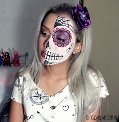 Olá pessoal! Hoje o vídeo é mais um tutorial de Halloween . Vocês vão conferir como eu fiz essa maquiagem de Caveira Mexicana , ela não ... Face Skull Makeup, Half Face Skull Makeup, Day Of The Dead Makeup, Skull Makeup Tutorial, Day Of The Dead Party, Skeleton Makeup, Face Paint Makeup