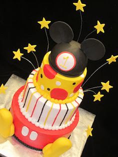 a mickey mouse cake with stars on the side