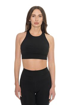 FreeSoft Bea Bra High Stretch Racerback Crop Top With Light Support, Yoga Crop Top With Built-in Padding And Racerback, Compressive Racerback Crop Top With Light Support, Fitted Racerback Bra For Light Exercise, High Stretch Seamless Halter Top For Sports, Seamless Athleisure Halter Top For Sports, Athleisure Seamless Halter Top For Sports, Fitted Athleisure Halter Top For Workout, Black Yoga Activewear With Removable Bra Pads