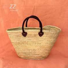 Enhance Your Wardrobe with a Handwoven Palm Straw Basket and Leather Handles Add a touch of natural elegance to your everyday life with our medium-sized straw bag. Handcrafted from natural palm straw and accented with sturdy leather handles, this bag is designed to be as functional as it is fashionable. Key Features: Sustainable Materials: Made from natural palm straw, this eco-friendly bag supports sustainability and a greener lifestyle. Durable Leather Handles: The high-quality leather handles Classic Natural Straw Tote Bag, Classic Natural Straw Bag For Everyday Use, Classic Natural Straw Bag For Travel, Classic Natural Straw Travel Bag, Classic Natural Straw Bag With Braided Handles, Classic Rectangular Vacation Bag, Classic Summer Vacation Bags, Beach Market, Straw Basket