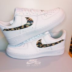 Camo Hand painted Air Force ones. Colors can be changed upon request, just message me. Shoes are primed, painted with leather shoe paint, and sealed with a non cracking water resistant satin finish to ensure a long lasting design. Any questions feel free to reach out! Custom Air Force Ones, Air Jordans Shoes, Queen Tips, Custom Af1, Jordans Shoes, Custom Kicks, Custom Air Force 1, Homeless People, Fresh Shoes