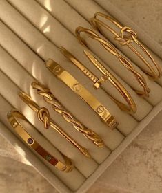 Jewerly Stacks Gold, Bracelet For Girls Gold, Minimalist Accessories Jewellery, Xoxo Jewelry, Dope Jewelry Accessories, Bracelet Stacking, Minimalist Accessories