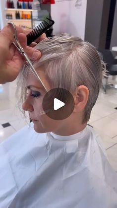 How To Style Pixie Hairstyles, Hairstyles For Thinning Hair On Top, Big Short Hair, Pixie Haircut Fine Hair, Curly Pixie Hairstyles, Short Hair Pixie Cuts, Short Sassy Hair, Bob Hairstyles For Fine Hair