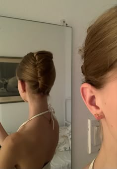 Ballet Aesthetic Hair, Hair Comb Styles, Bun Aesthetic, Ballet Hairstyles, Hairstyle Examples, Latest Hair, Ribbon Hairstyle, Hairdos For Curly Hair, School Hairstyles