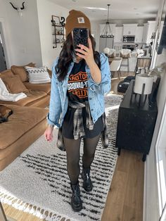 Flannel Around Waist Outfit Fall, Oversized Denim Jacket Outfit Fall, Lined Tights Outfit, Flannel Around Waist Outfit, Edgy Girl Aesthetic, Edgy Girl Outfits, Flannel Around Waist, Denim Jacket Outfit Fall, Outfit Ideas Alternative