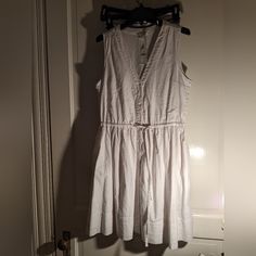 Gap Brand. Soft Cotton V-Neck Sleeveless Dress/Romper. Elastic At Waist. Nwt Women's Sz 2. White. Excellent Condition. Gap Sleeveless Sundress For Spring, Gap Sundress For Spring Vacation, Casual Sleeveless Sundress By Gap, Spring Vacation Sundress By Gap, Gap Sleeveless Sundress For Beach, Gap Sleeveless Sundress For The Beach, Gap Sleeveless Casual Sundress, Gap Sleeveless Summer Dress, Summer Cotton Mini Dress By Gap