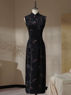 This is a sleeveless cheongsam with a black base. The dress length is about 125cm, and it features a zipper at the back. Size Chart: S: Shoulder width-35cm, Chest-84cm, Waist-68cm, Hip-86cm M: Shoulder width-36cm, Chest-87cm, Waist-72cm, Hip-90cm L: Shoulder width-37cm, Chest-90cm, Waist-76cm, Hip-93cm XL: Shoulder width-38cm, Chest-94cm, Waist-80cm, Hip-97cm 2XL: Shoulder width-39cm, Chest-98cm, Waist-84cm, Hip-100cm 3XL: Shoulder width-40cm, Chest-102cm, Waist-88cm, Hip-104cm 4XL: Shoulder wid Black Qipao, Sleeveless Cheongsam, Black Cheongsam, Chinese Qipao, Cheongsam Dress, Chinese Dress, Cheongsam, Black Sleeveless, Dream Clothes