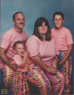 Family Photos Matching Outfits, Funny Matching Outfits, Selfie Museum