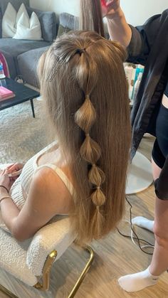 Bubble Braid Straight Hair, Hairstyles To Do For Your Birthday, Bubble Braids Hair Down, Hairstyles For Color Guard, Hairstyles That Cover Your Ears, Cute Bubble Hairstyles, Braid At Top Of Head, 1c Hairstyles, Bubble French Braids