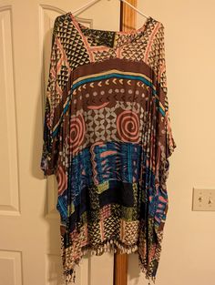 Vintage two piece geometric patterned Afrocentric skirt set with cowl shell trim. Size XXL. Caftan's top is 35 inches long and skirt is 34 inches. Geometric colorful square pattern pieces have cowl shells trimming the bottom of the top and bottom. In excellent condition. See photos for details. Sold as is. Bohemian Multicolor Graphic Print Tops, Retro Multicolor Top With Geometric Pattern, Coogi Skirt Set, Cotton Patchwork Asymmetrical Skirt, Multicolor Print Long Sleeve Patchwork Top, Vintage Two Piece, Pattern Pieces, Square Pattern, Kimonos