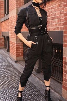 Makeup Artist Outfit, Celana Jogger Wanita, Modele Fitness, Style Rock, Outfit Trends, Alternative Outfits, Kawaii Clothes, Dark Fashion, Edgy Outfits