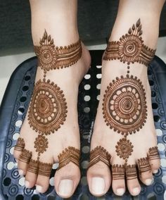 the feet are decorated with henna designs on it's toes, and there is no image here to provide a caption for