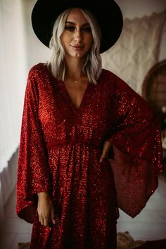 Sparkle Red Dress Deposit Preorder - Etsy Bosnia and Herzegovina Christmas Looks Outfits Party, Sparkle Red Dress, Christmas Looks Outfits, Red And Gold Christmas, Magical Dress, Plus Size Bride, Christmas Dresses, Lace Dress Vintage, Flutter Dress