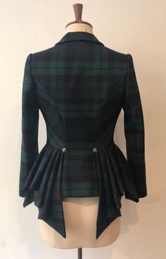 Coachwoman jacket - This is a dramatic and flattering jacket that can be worn as part of a suit with the tartan bias skirt or paired with jeans and boots. The sides ha... Steampunk Diy Costume, Mode Mantel, Tartan Fashion, Bias Skirt, Unique Jackets, Couture Mode, Tartan Dress, Mode Vintage, Historical Fashion