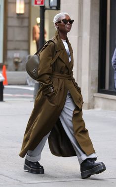 Jodie Turner Smith, Celebrity Mom Style, Dramatic Essence, Jodie Turner, Celebrity Mom, Tomboy Chic, Celeb Fashion, Fashion Vibes, Denim Day