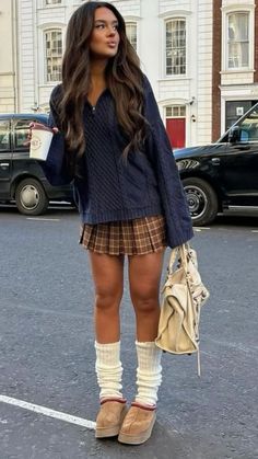 Pleated Mini Skirt Outfit, Senior Overalls, Nyc Outfits, Cute Christmas Outfits, Winter Fashion Outfits Casual, Cold Outfits, Outfit Inspo Casual, Casual School Outfits, Miniskirt Outfits