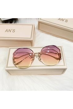 Luxurious Sunglasses, Outfit Oversize, Oversized Fashion, High Fashion Accessories, Trendy Sunglasses, Oversize Fashion, Gradient Sunglasses, Stylish Sunglasses, Luxury Sunglasses