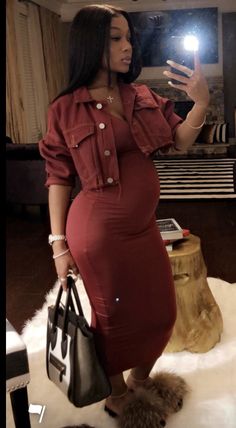 Prego Outfits Baddie, Jayda Pregnant Outfits, Pregnant Cute Outfits, Maternity Clothes Black Women, Pregnant Baddie Outfits Winter, Cute Outfits While Pregnant, Pregnancy Fashion Black Women, Pregnant Birthday Outfit Black Women, Baddie Maternity Outfits