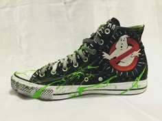 Horror Custom Shoes, Horror Painted Shoes, Doodling On Shoes, Shoe Customization Ideas, Converse Custom Art, Converse Custom Ideas, Shoes Custom Ideas, Halloween Converse, Cherry Clothing