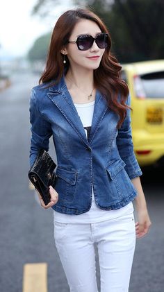 This single button double-breasted, fitted denim jacket is so stylish and versatile it's sure to be a new fave in your wardrobe. Made with a cotton and denim blend this classic fashion staple will never lose its style. Blazer Outfits For Women, Fitted Denim Jacket, Diy Vetement, Cowboy Outfits, Spring Shorts, Blazer Style, Denim Blazer, Denim Details, Casual Blazer