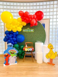 the sesame street birthday party is complete with balloons, decorations, and cake toppers