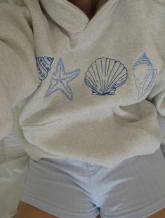 Dive into comfort with the Casual Seashell Hoodie, featuring a unique seashell and starfish design. Perfect for casual wear, this hoodie adds a touch of the sea to your everyday style. Crafted with a one-of-a-kind seashell and starfish design, this Hoodie offers comfort and effortless style for any occasion. Embrace a bit of the ocean in your daily wardrobe. Features: Material: Made from a soft and durable blend of 65% cotton and 35% polyester. Special Features: Features a spacious front pocket Prisanabay Hoodie, Birthday Wishlist Clothes, Cute Hoodies Aesthetic, Nantucket Summer, Summer Hoodie, Cute Hoodies, Adrette Outfits, Feel Powerful, Hoodie Diy